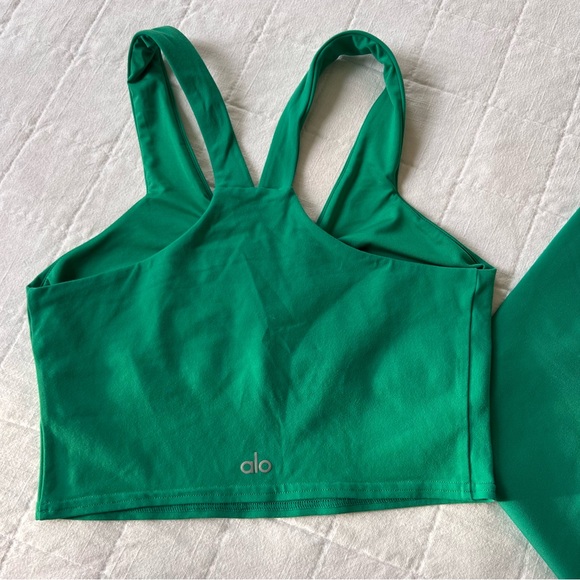 ALO Yoga Green Activewear Top & Leggings Set - Picture 5 of 5